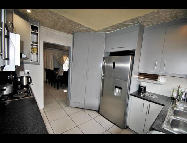 3 BEDROOM HOUSE FOR SALE IN DAWN PARK
